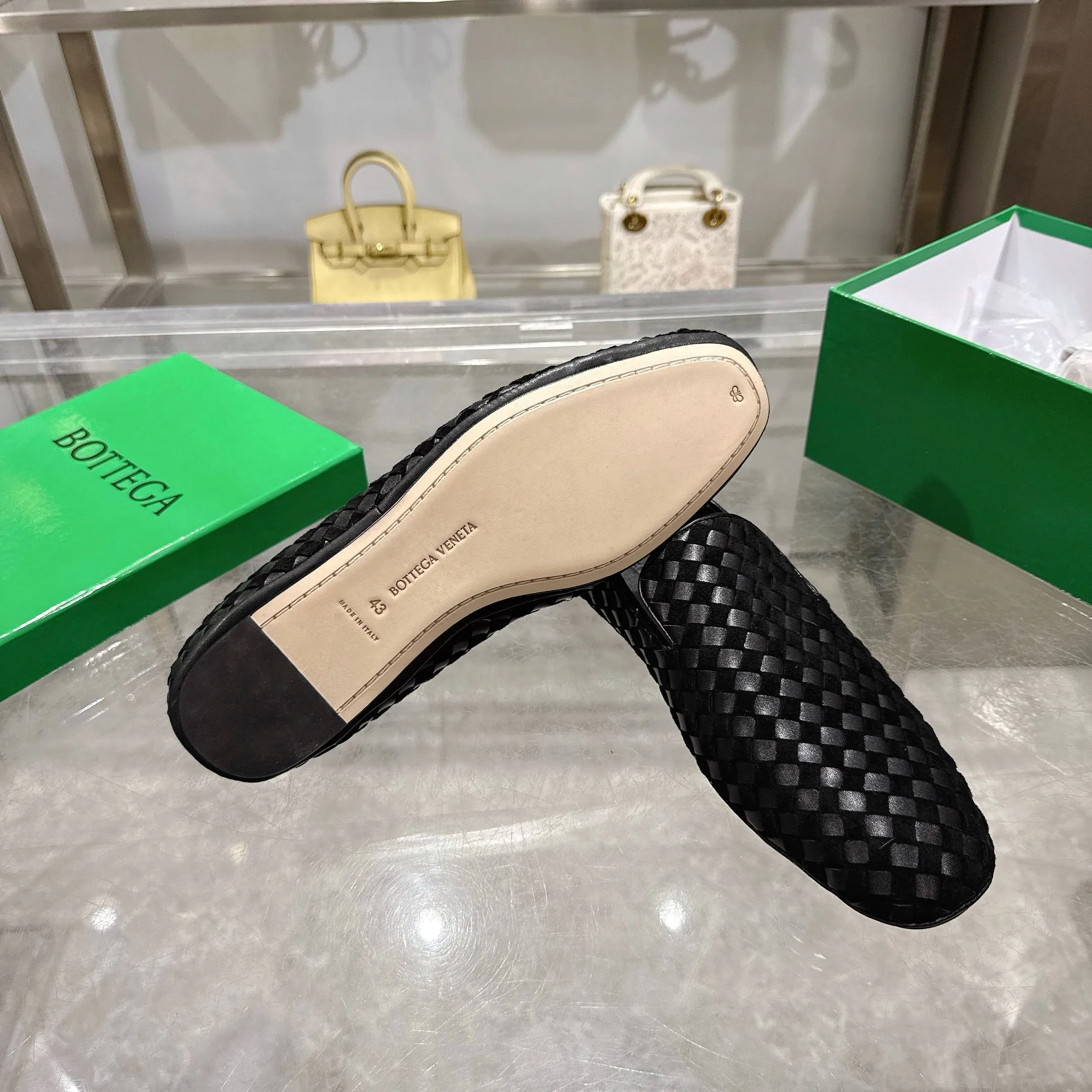 [BV] Top P: 760💰Size for couples: Female 35-39 Male 39--44 (Female 40. Male 38.45.46.47 customization is not returnable) [Note‼ ️] Add 💰 to size 46, add 💰 to size 47. Bottega Veneta's 2025 autumn counter synchronized genuine leather outsole classic woven half-drag couple model Bottega Veneta square toe flat shoes, imported mixed sheepskin, imported sheep! Leather outsole! [Rose][Rose]! Purely hand-woven and operated, the original board is reproduced one-to-one! quality assurance!